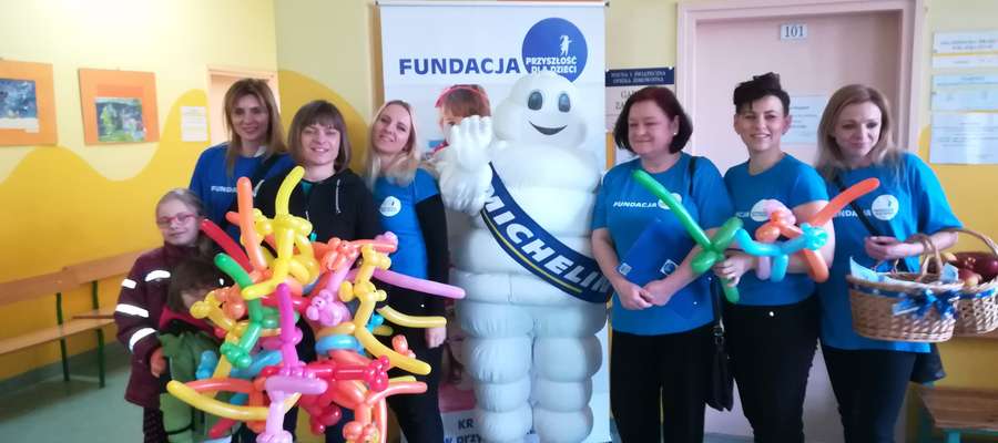 Fundacja Przyszłość dla Dzieci i ludzik Michelin zadbali o dobry nastrój małych pacjentów 
