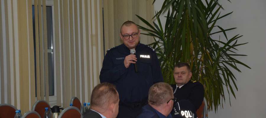 Andrzej Żyliński, komendant powiatowy policji w Olecku, na sesji Rady Miejskiej 