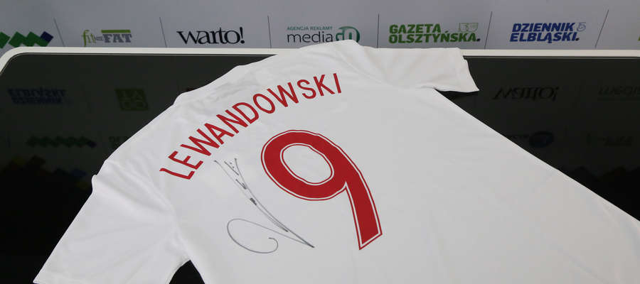 Koszulka z autografem Roberta Lewandowskiego