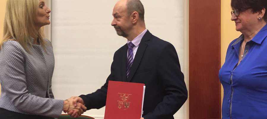 Burmistrz Korsz podpisał umowę na teren rekreacyjny w Glitajnach