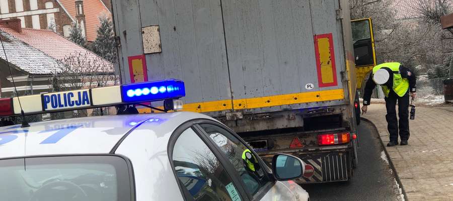 Fot.—Policjanci ruchu drogowego prowadzą wzmożone działania kontrolne pod kryptonimem „Truck - Bus”. 