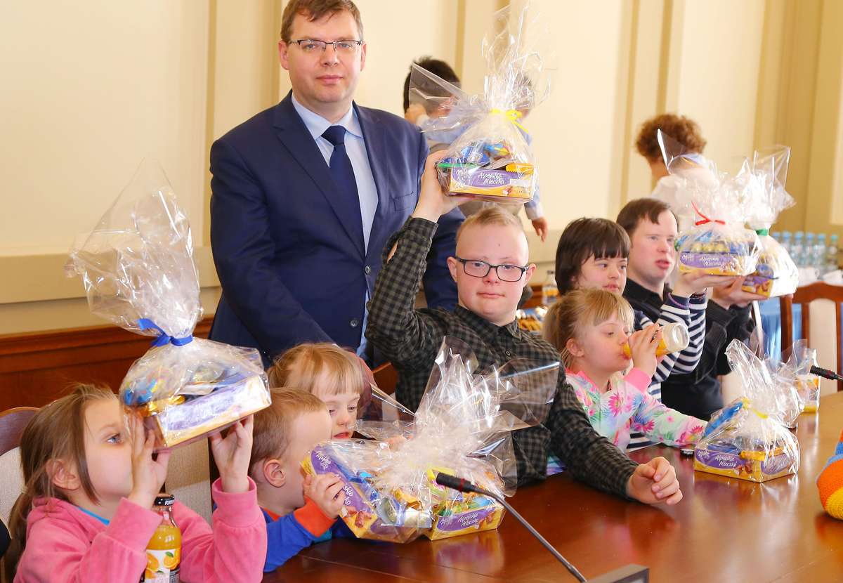 Światowy Dzień Zespołu Downa

Olsztyn-Wojewoda Artur Chojecki w Światowy Dzień Zespołu Downa spotkał się w UW z chorymi dziećmi i ich rodzicami
