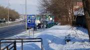 O krok od tragedii w Olsztynie. 20-latek uderzył w przystanek autobusowy