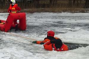 Strażacy ćwiczyli na Jeziorze Oleckie Wielkie