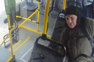 Znalazł w olsztyńskim autobusie kilka tysięcy złotych. Rozpoznajesz go? Zgłoś policji!