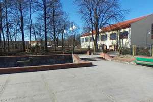 Blisko dzieci, które kochał. Wkrótce odsłonięcie pomnika Doktora Klementowskiego