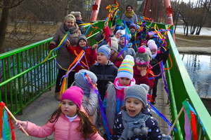 Dzieci z nowomiejskiego przedszkola na kolorowo powitały wiosnę