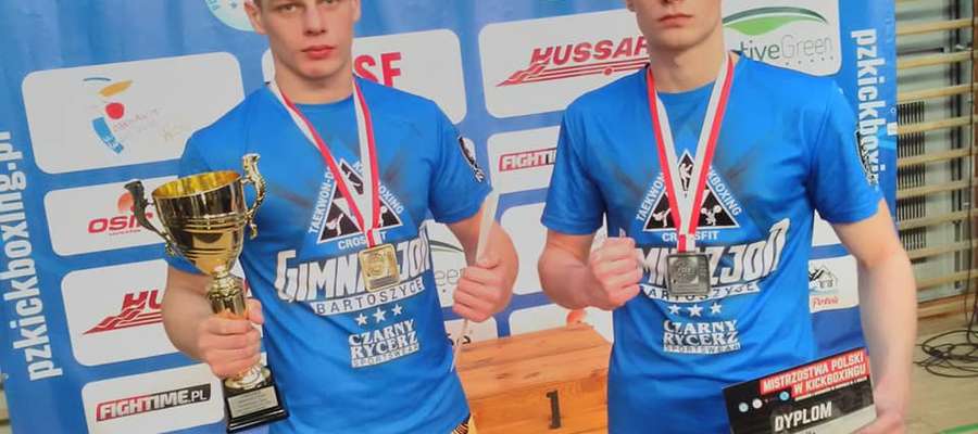 Medaliści mistrzostw Polski juniorów w K1: "złoty" Sebastian Kuźniak (z lewej) oraz "srebrny" Michał
