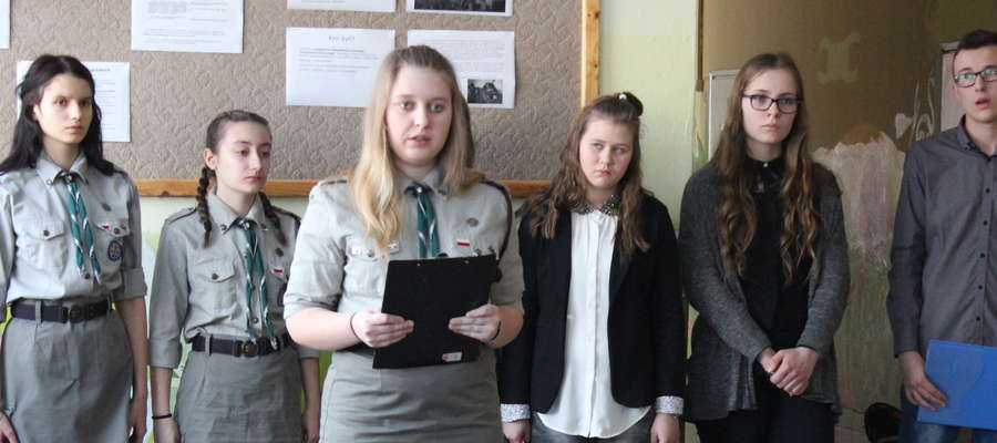 Fot.W Szkole Podstawowej w Kiwitach 2 marca odbył się uroczysty apel z okazji Narodowego Dnia Żołnierzy Wyklętych.
 