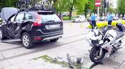 Motocyklista zderzył się z volvo. Wypadek na al. Grunwaldzkiej [ZDJĘCIA]
