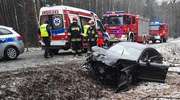 Pijana wjechała mercedesem w przystanek. Trzy osoby zostały ranne [ZDJĘCIA]