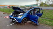Auto wypadło z drogi i dachowało. Wypadek na "ekspresówce" koło Pasłęka [zdjęcia]