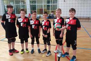 SIATKARZE VOLLEY ŻUROMIN Z SUKCESAMI W BŁONIU