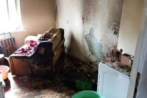 Niebezpieczny pożar w mieszkaniu przy ul. 1 Maja. "Należy wzmóc czujność i kontrolę nad sprawcą tego zdarzenia"
