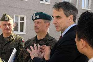 Ambasador USA odwiedził dowództwo wielonarodowej dywizji w Elblągu [zdjęcia]