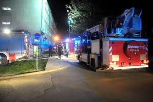 Pożar na Jaśminowej. Strażacy ewakuowali około 30 osób [zdjęcia]