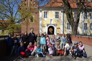 Uczniowie Jedynki z wizytą w Olsztynie – śladami Mikołaja Kopernika i warsztaty regionalne w Domu Gazety Olsztyńskiej