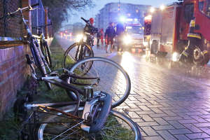 Nietypowy wypadek w Olsztynie. Czołowe zderzenie rowerzystów. Dwie osoby w szpitalu [ZDJĘCIA]