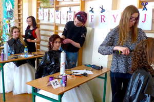 Młode fryzjerki z całego województwa spotkały się na konkursie w Elblągu