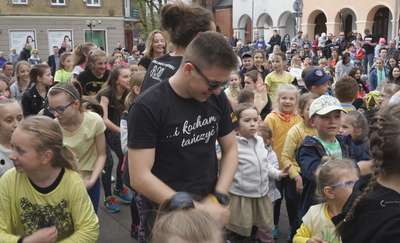 Taneczny flash mob na olsztyńskiej starówce