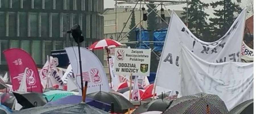 Rok temu nidziccy nauczyciele również brali udział w manifestacji w Warszawie
