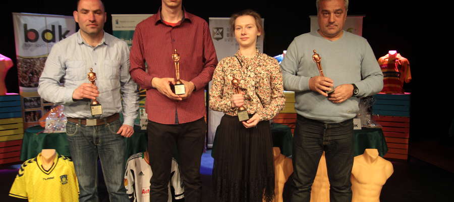 Uczestnicy finału III Konkursu Wiedzy o Sporcie (od lewej): Kamil Rynkiewicz, Arkadiusz Protokowicz, Joanna Budna i Józef Kasjaniuk