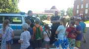 „Kręci mnie bezpieczeństwo nad wodą” – policjanci na szkolnym festynie z okazji Dniu Dziecka w Szkole Podstawowej w Bisztynku