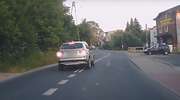 "Wężykiem" z urlopu. Policjanci nagrali pijanego kierowcę [VIDEO]