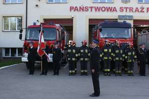 Oleccy strażacy uczcili Dzień Flagi
