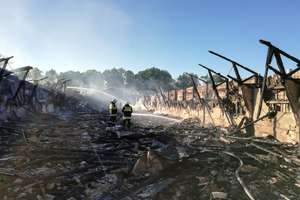 Pożar kurnika w Chełchach w gminie Świętajno. Uratowano 16 tys. indyków 