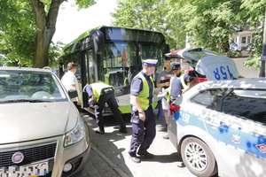 W centrum Olsztyna autobus zderzył się z fordem
