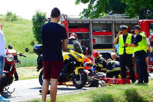 Motocyklista trafił do szpitala po zderzeniu z BMW [ZDJĘCIA]