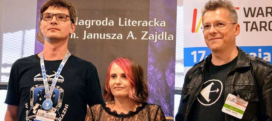 Artur Olchowy (z lewej) został nominowany za powieść „Czarownica znad Kałuży”