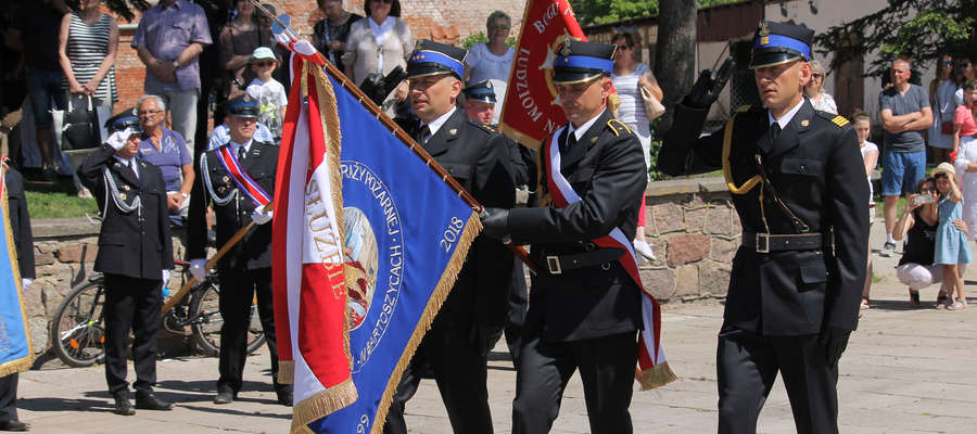 Strażacy KP PSP w Bartoszycach od dziś mają sztandar.