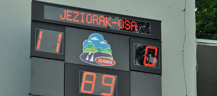 Nowy zegar na stadionie w Iławie zadebiutował podczas meczu Jezioraka z Osą