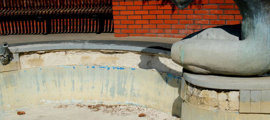 Fragment fontanny przy pl. Grunwaldzkim w Giżycku