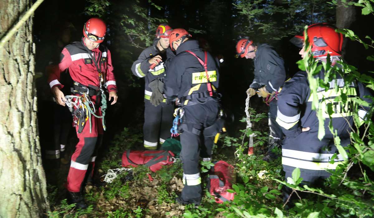 Awaryjne lądowanie na drzewie

Dorotowo-Stawiguda-awaryjne lądowanie mężczyzny ok.50 lat  motolotniarza na wierzchołku drzewa w lesie. Strażacy bezpiecznie zdjęli pilota , Teren ogrodzono i przekazano policji.