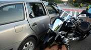 Samochód osobowy zderzył się z motocyklem [zdjęcia]