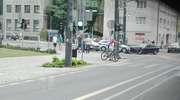 Zderzenie dwóch samochodów w centrum Olsztyna. Problemy w ruchu tramwajowym