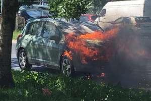 Na ul. Dworcowej w Olsztynie spalił się samochód