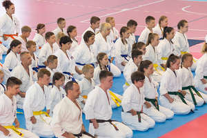 Czternaście medali karateków
