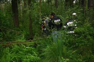 W lesie znaleziono częściowo rozebrane ciało kobiety
