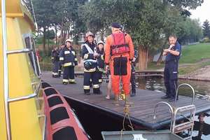 Dziwna akcja ratunkowa na Jezioraku. Mężczyzna twierdzi, że uciekał przed agresorami i wskoczył do wody