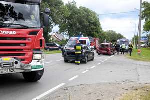 Groźny wypadek w Kazimierzowie. Zderzyły się trzy samochody [zdjęcia]
