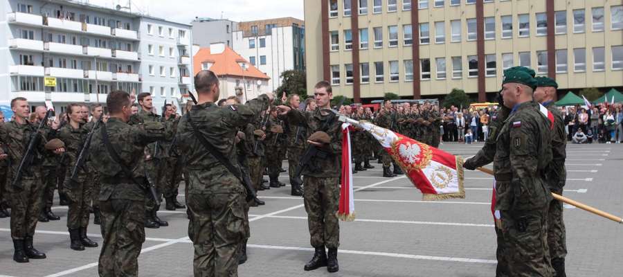 Przysięga  brygady obrony terytorialnej

Olsztyn - Przysięga 4 Warmińsko Mazurskiej Brygady Obrony Terytorialnej.