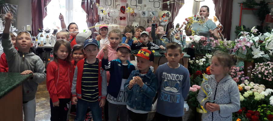 Przedszkolaki z wizytą w kwiaciarni 