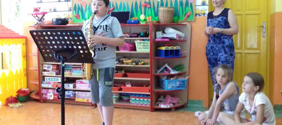 W czasie lekcji muzyki dla przedszkolaków 
