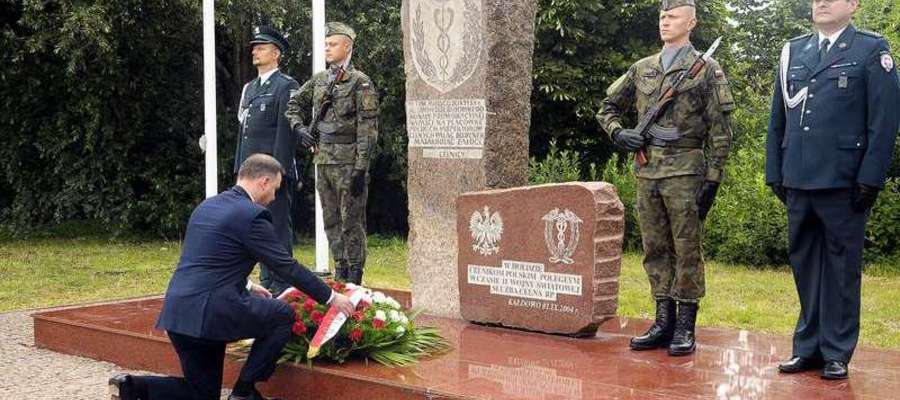 Prezydent RP Andrzej Duda złożył wieniec kwiatów pod Pomnikiem Poległych Celników Polskich, 