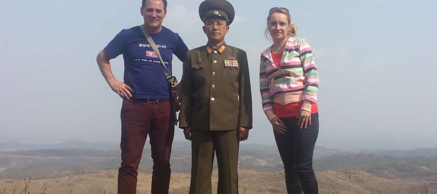 Zenon Liberna (z lewej) jako jeden z dwóch Polaków przebiegł maraton w Korei Północne