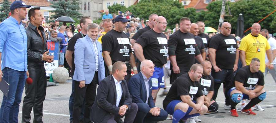 Wspólne zdjęcie organizatorów i uczestników Pucharu Polski Strongman Działdowo 2018